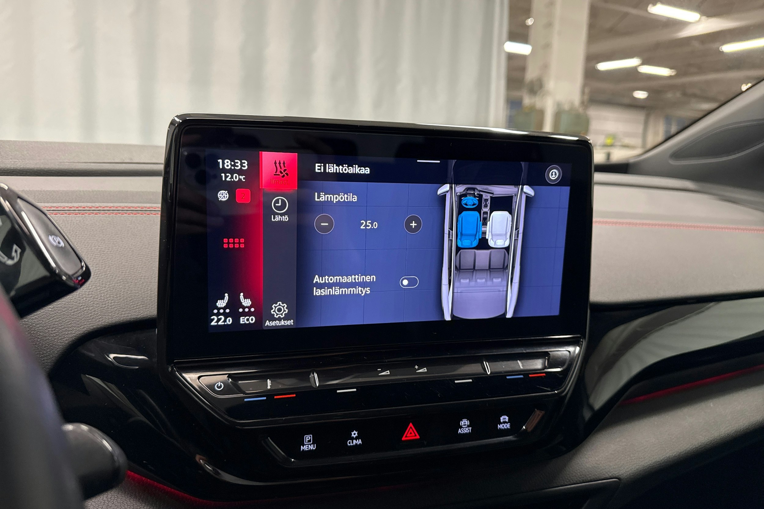 valkoinen Volkswagen ID.4 2023 kuva 18.