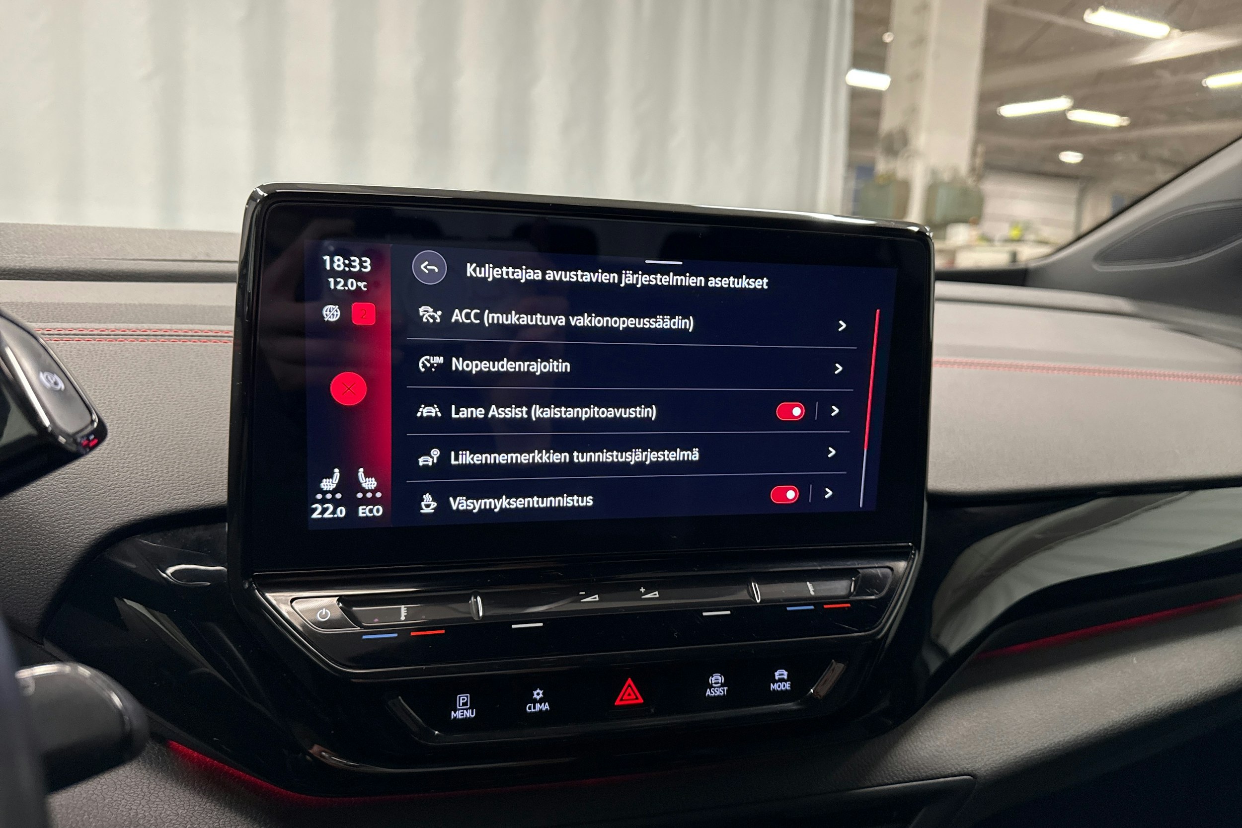 valkoinen Volkswagen ID.4 2023 kuva 20.