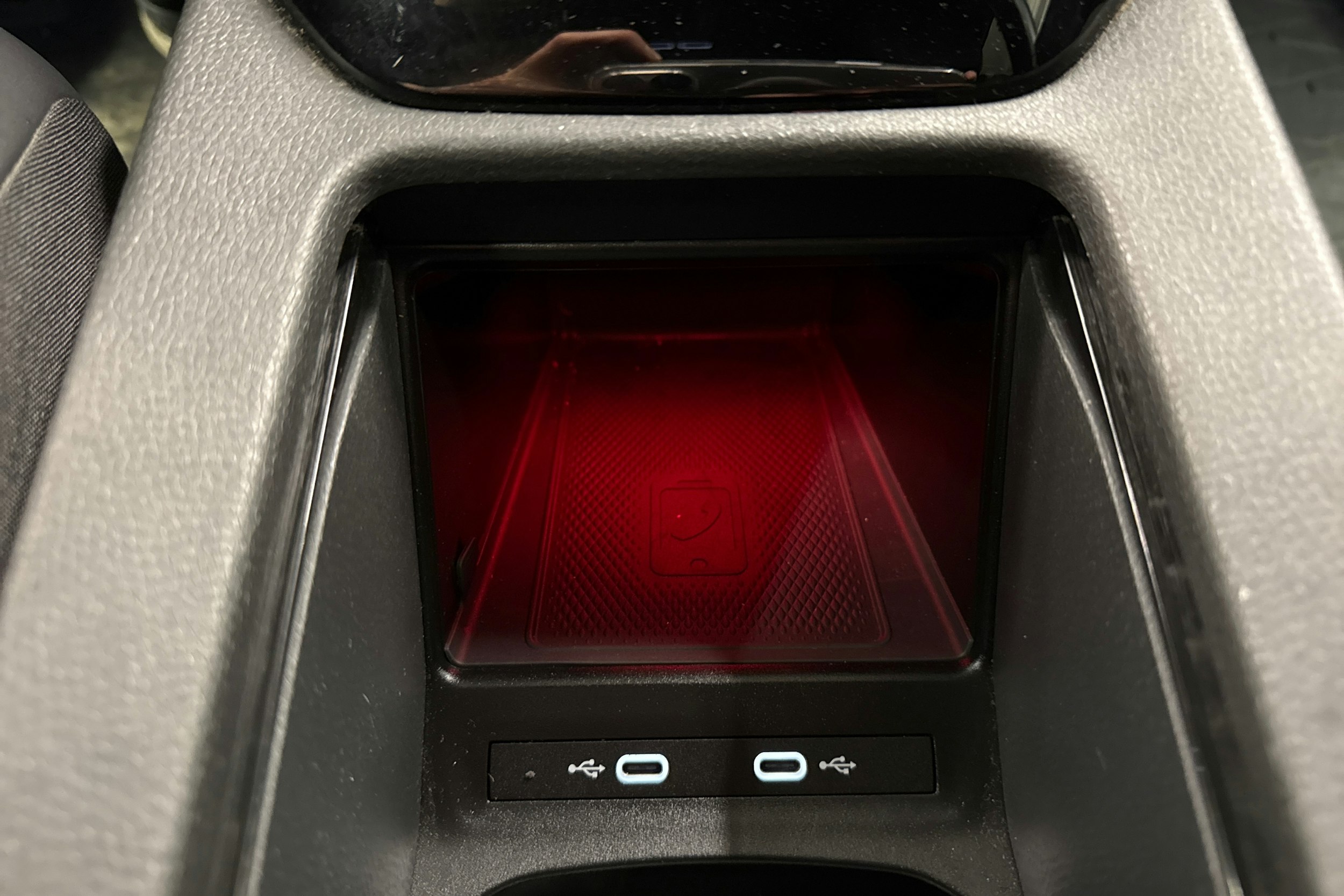 valkoinen Volkswagen ID.4 2023 kuva 22.