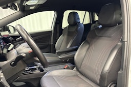 valkoinen Volkswagen ID.4 2023 kuva 23.