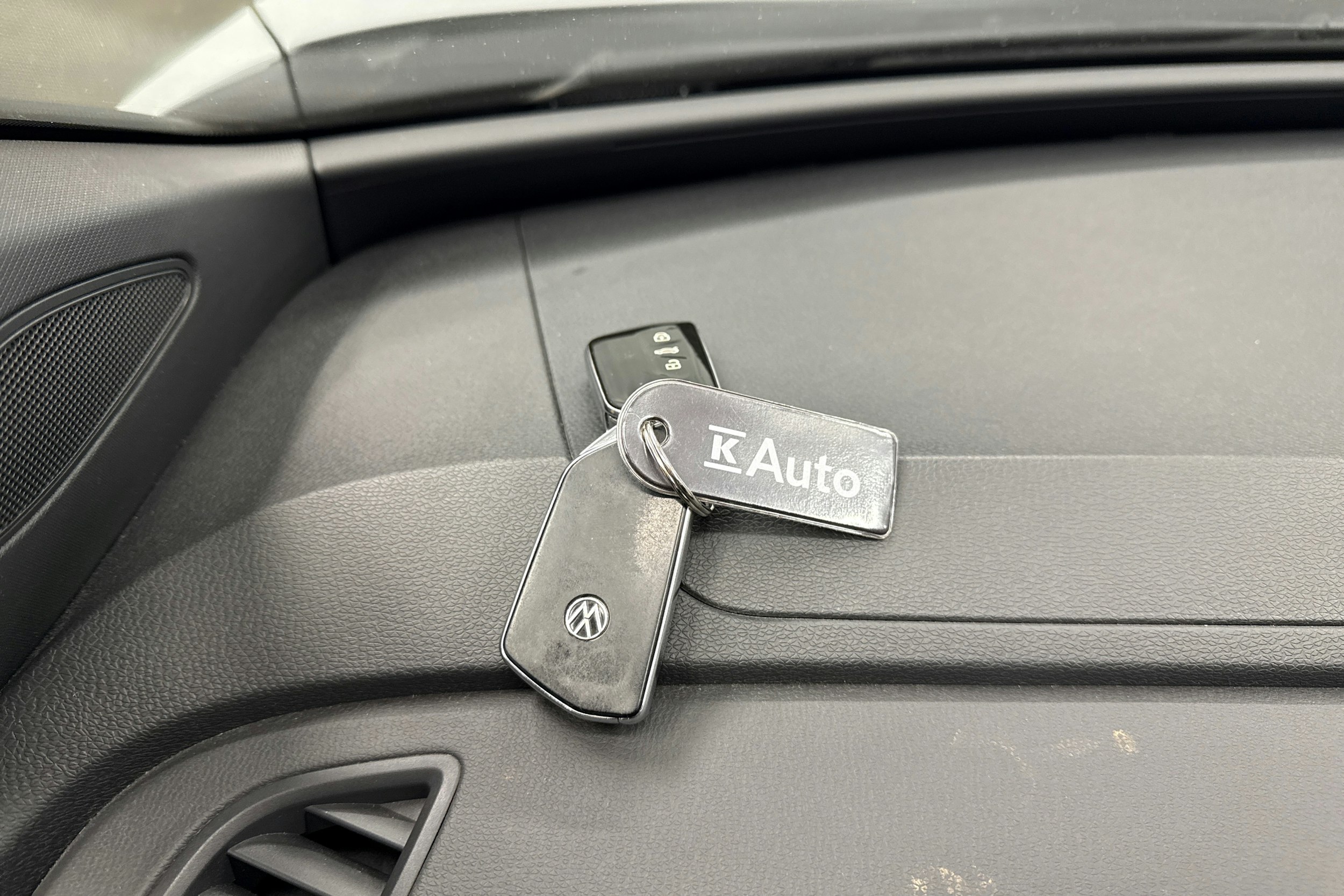 valkoinen Volkswagen ID.4 2023 kuva 27.