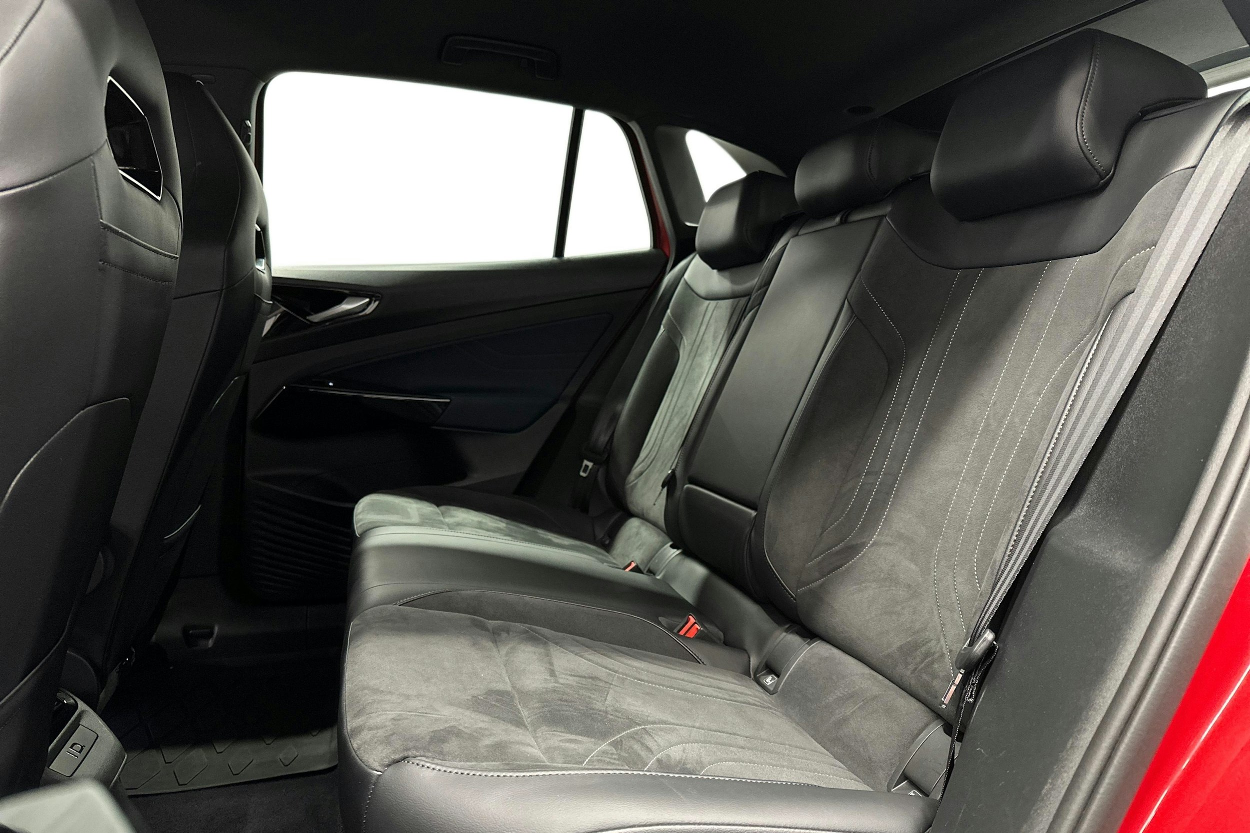 punainen Volkswagen ID.4 2022 kuva 10.