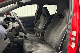 punainen Volkswagen ID.4 2022 kuva 15.