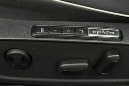 punainen Volkswagen ID.4 2022 kuva 16.