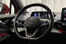 punainen Volkswagen ID.4 2022 kuva 18.