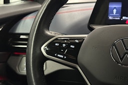 punainen Volkswagen ID.4 2022 kuva 19.