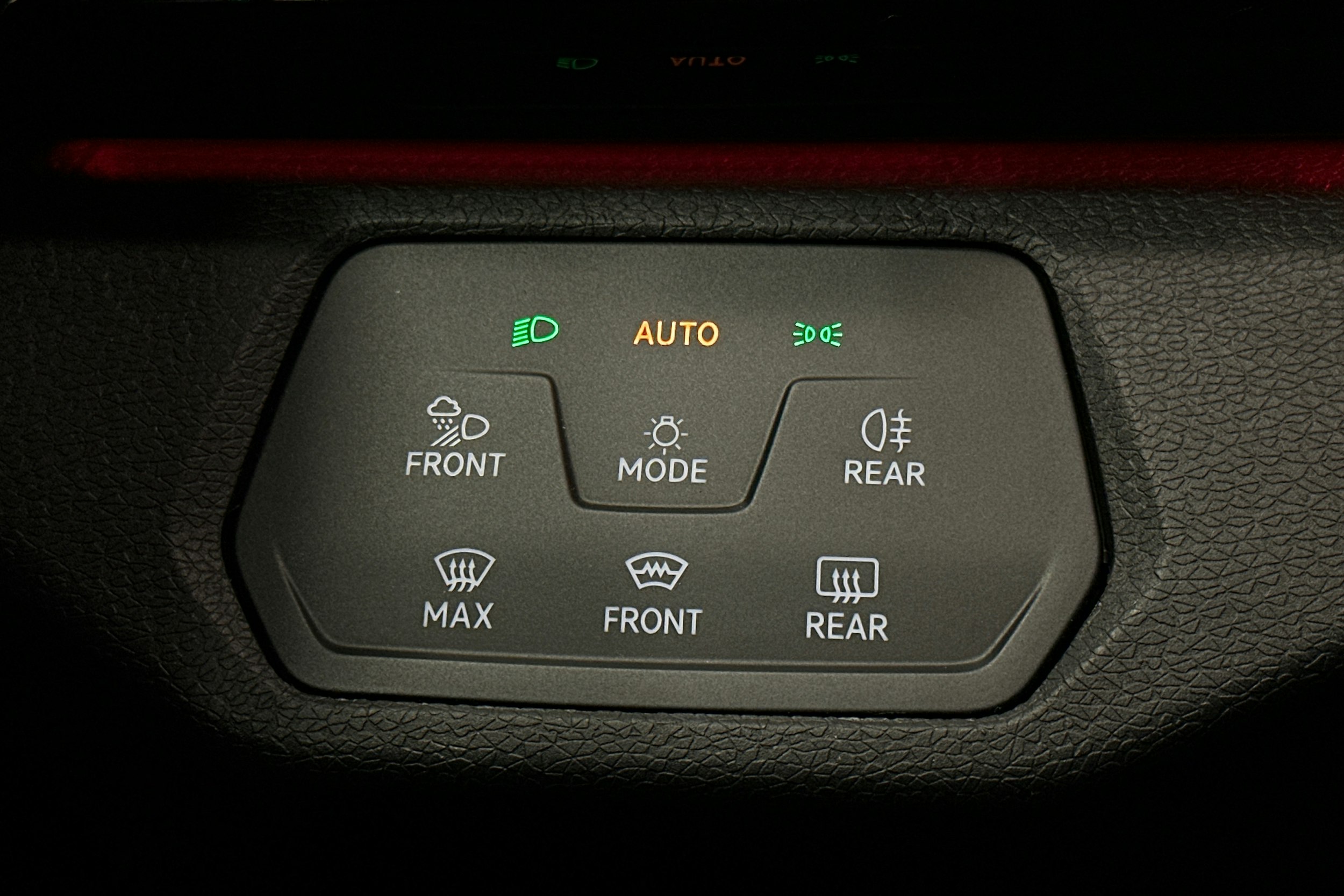 punainen Volkswagen ID.4 2022 kuva 22.