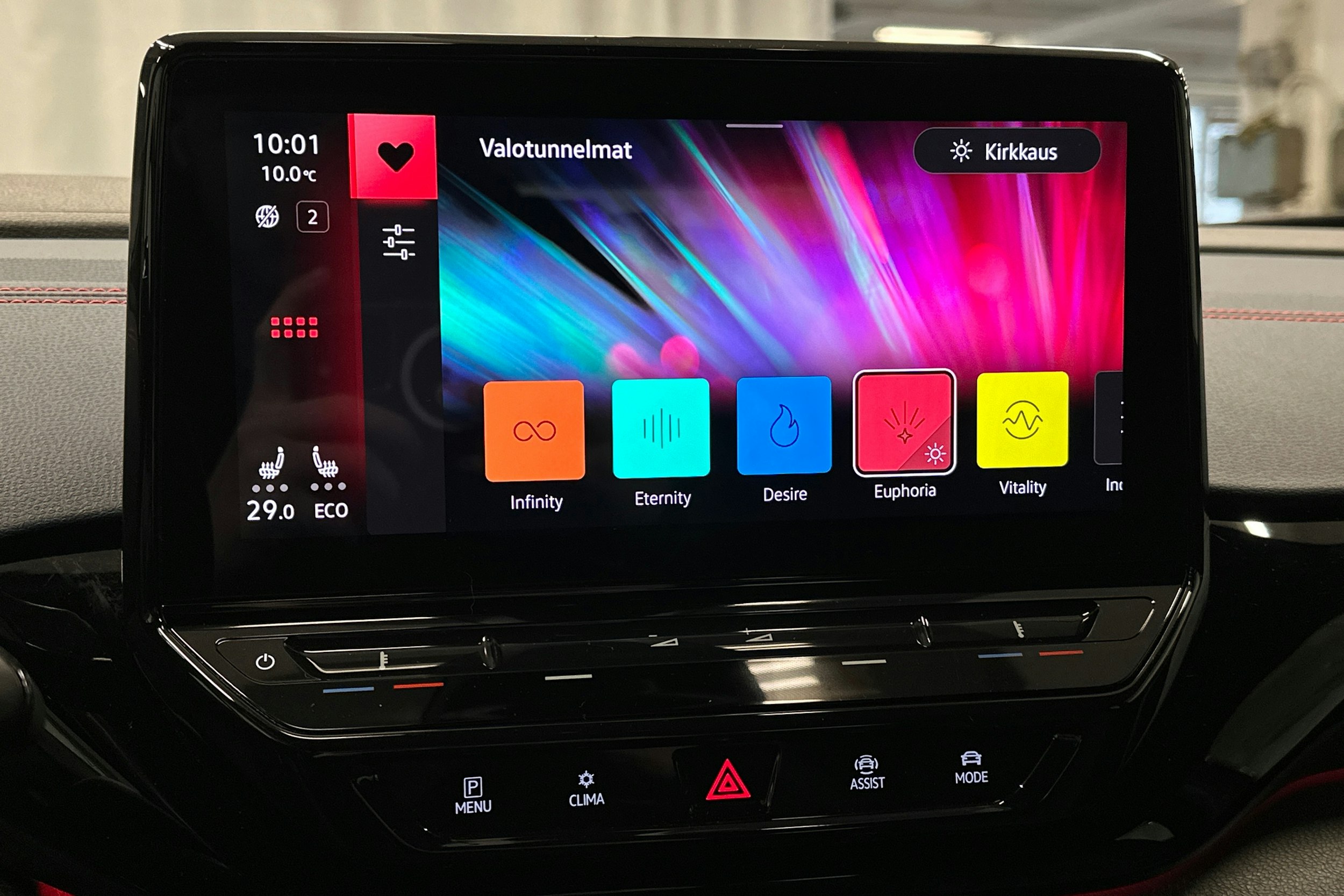 punainen Volkswagen ID.4 2022 kuva 25.