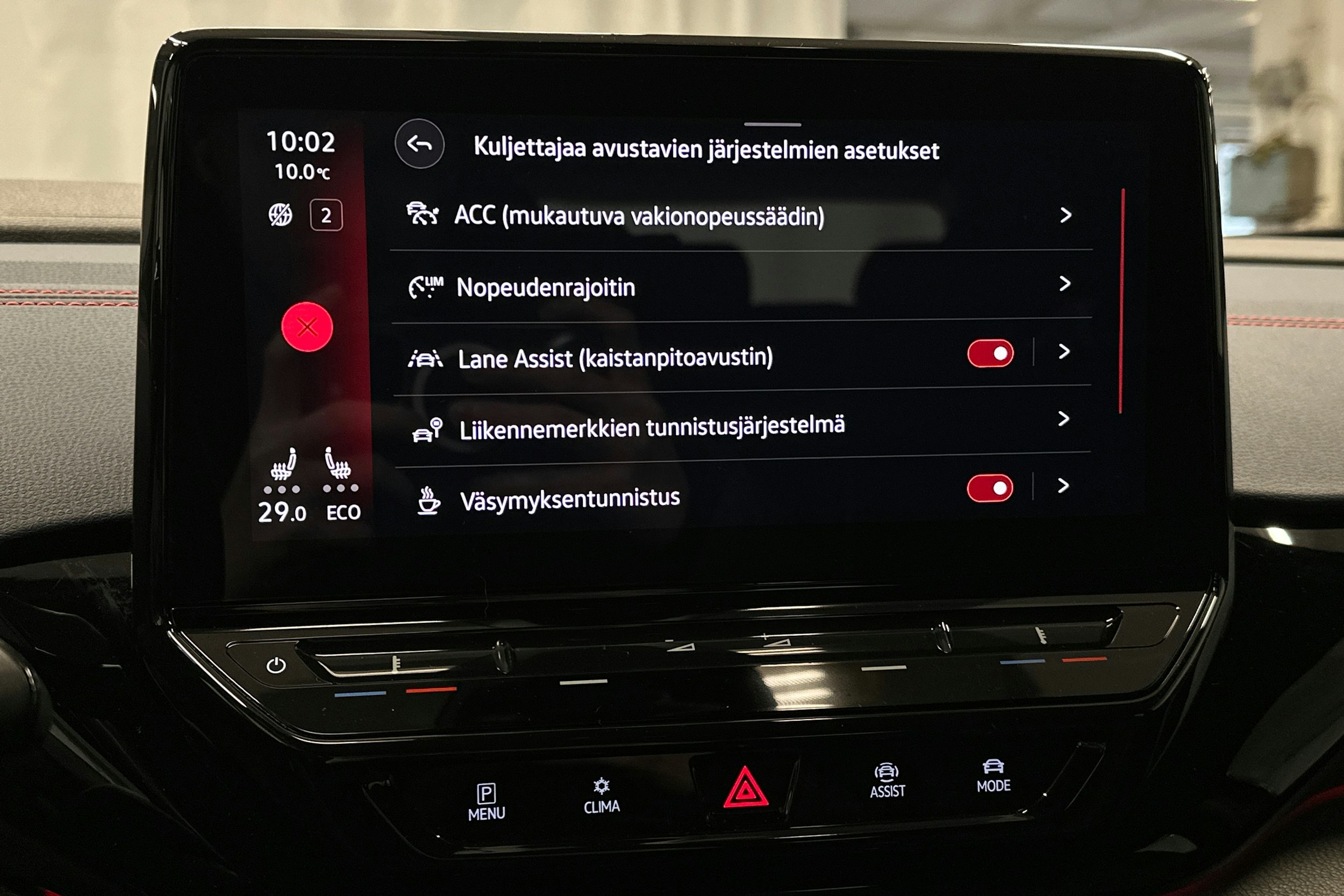 punainen Volkswagen ID.4 2022 kuva 27.