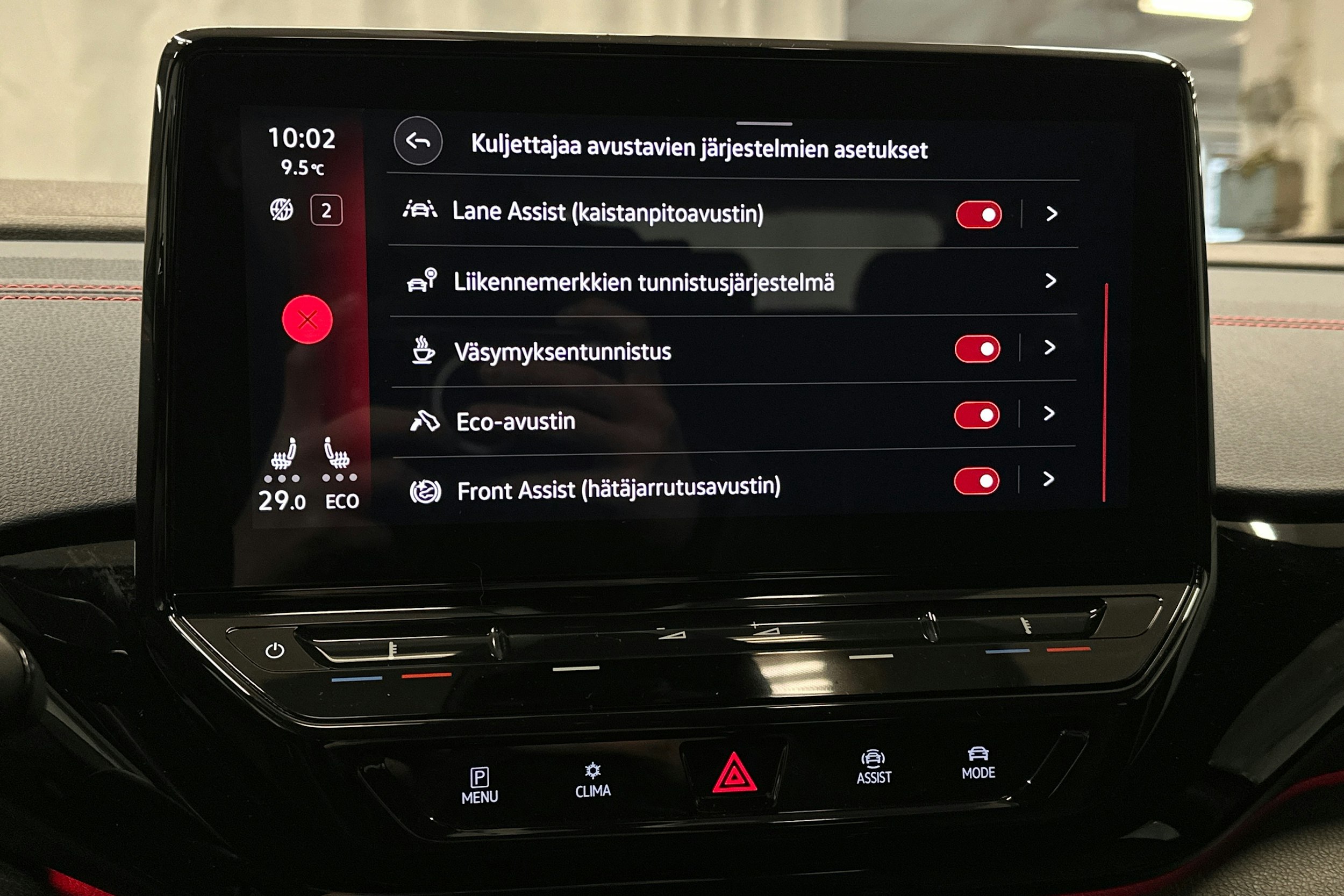 punainen Volkswagen ID.4 2022 kuva 28.