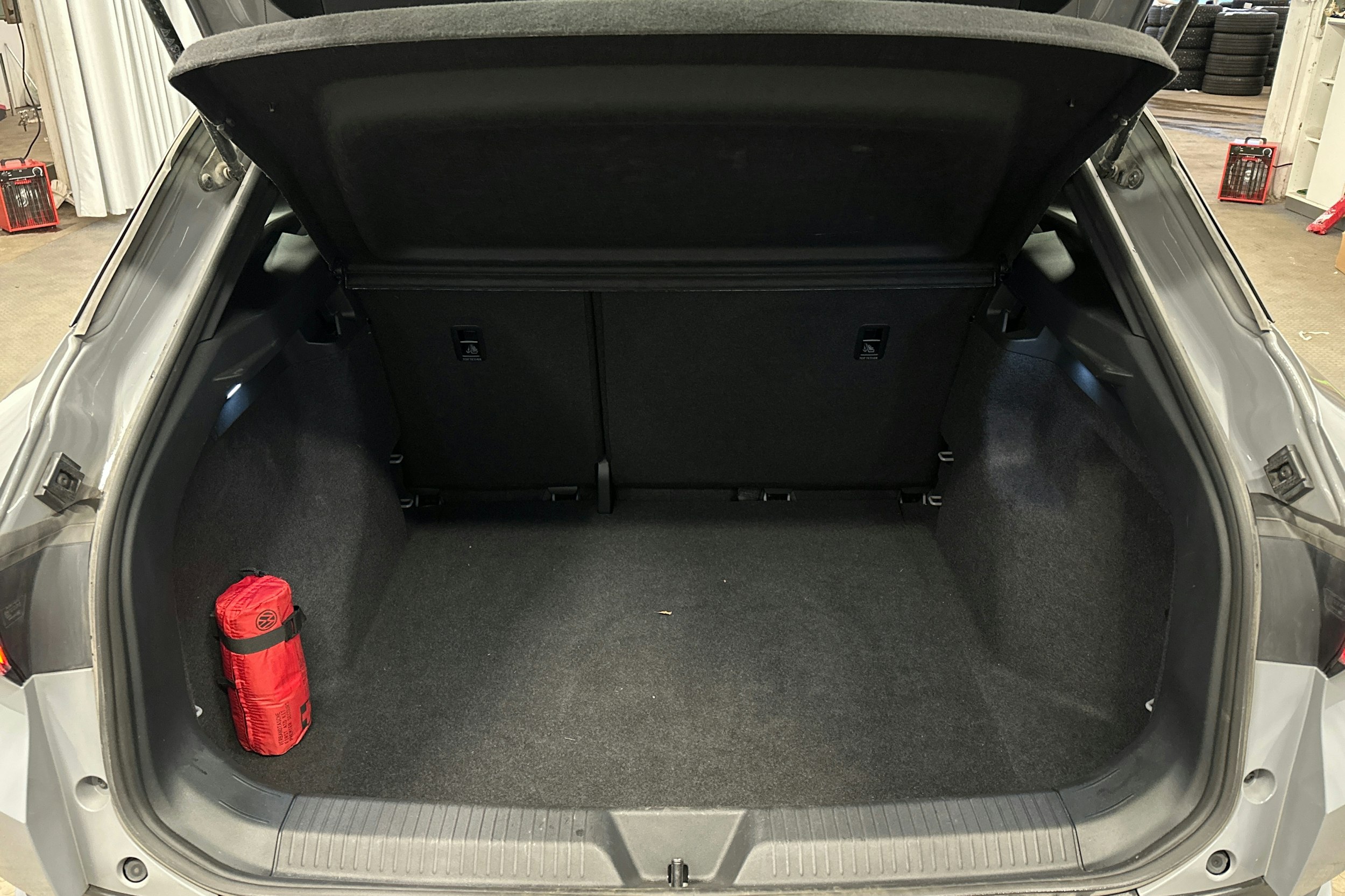 harmaa Volkswagen ID.4 2022 kuva 14.