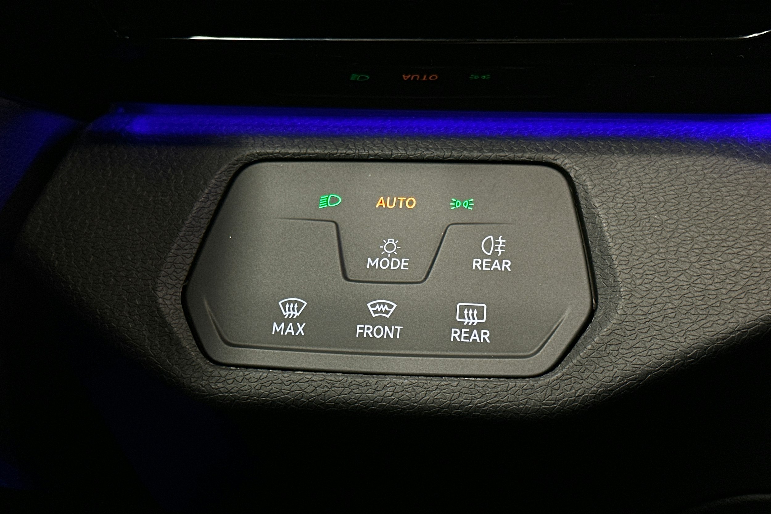 harmaa Volkswagen ID.4 2022 kuva 19.