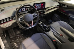 valkoinen Volkswagen ID.4 2022 kuva 7.