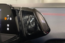 valkoinen Volkswagen ID.4 2022 kuva 18.