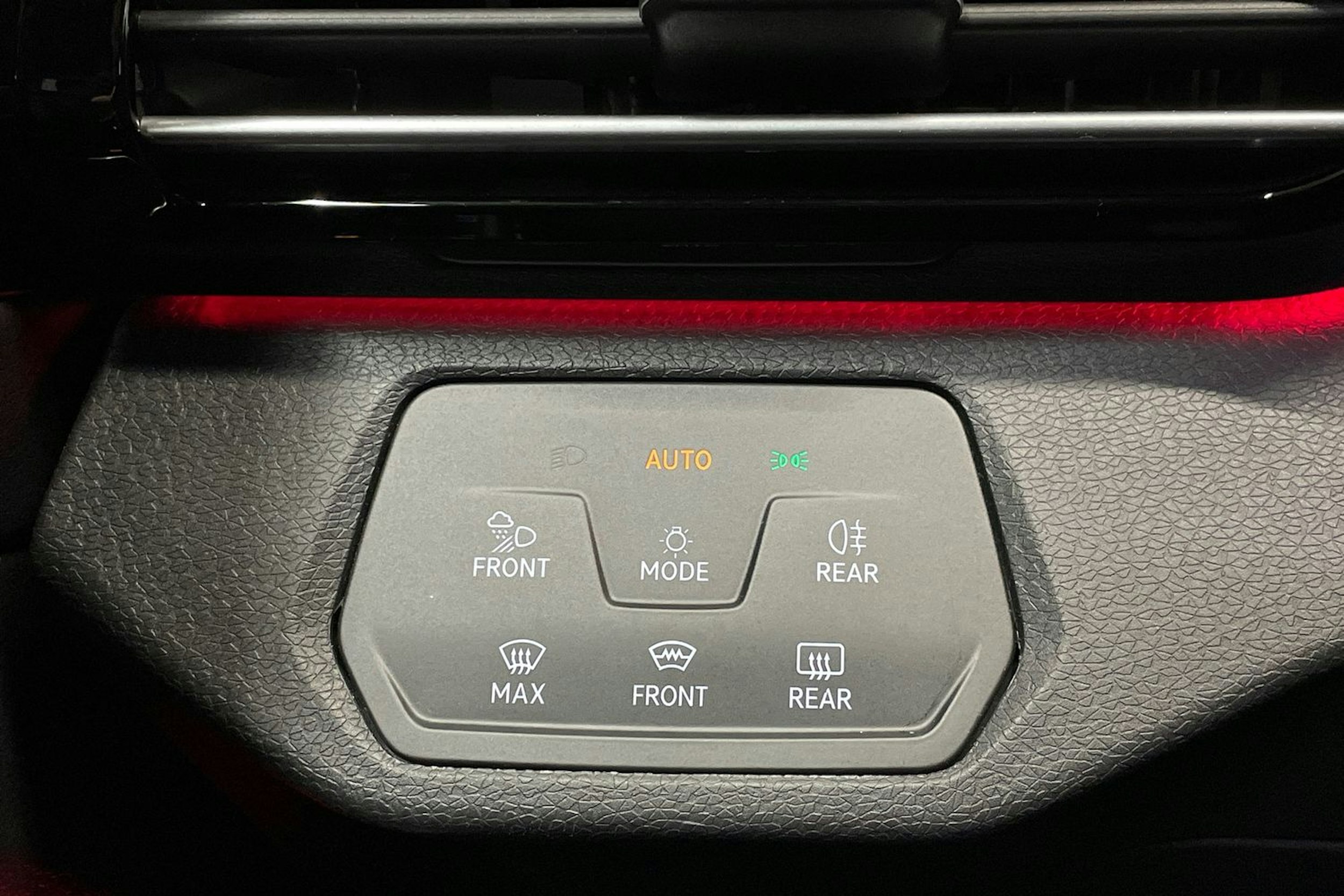 valkoinen Volkswagen ID.4 2022 kuva 26.