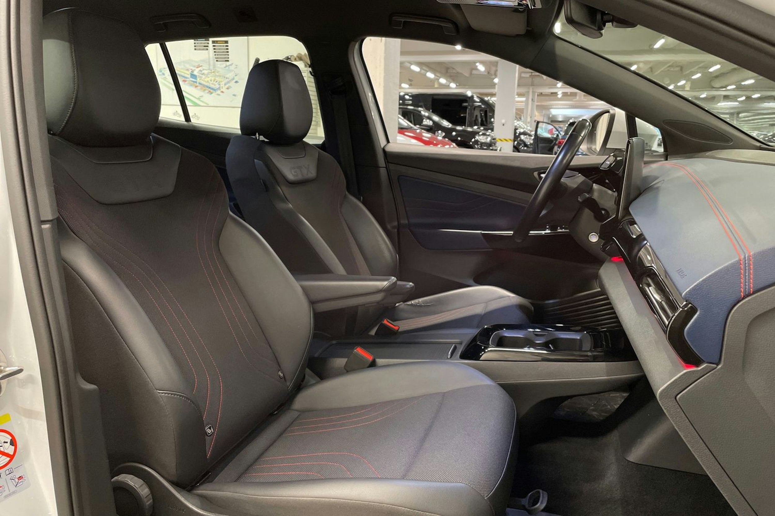 valkoinen Volkswagen ID.4 2022 kuva 30.