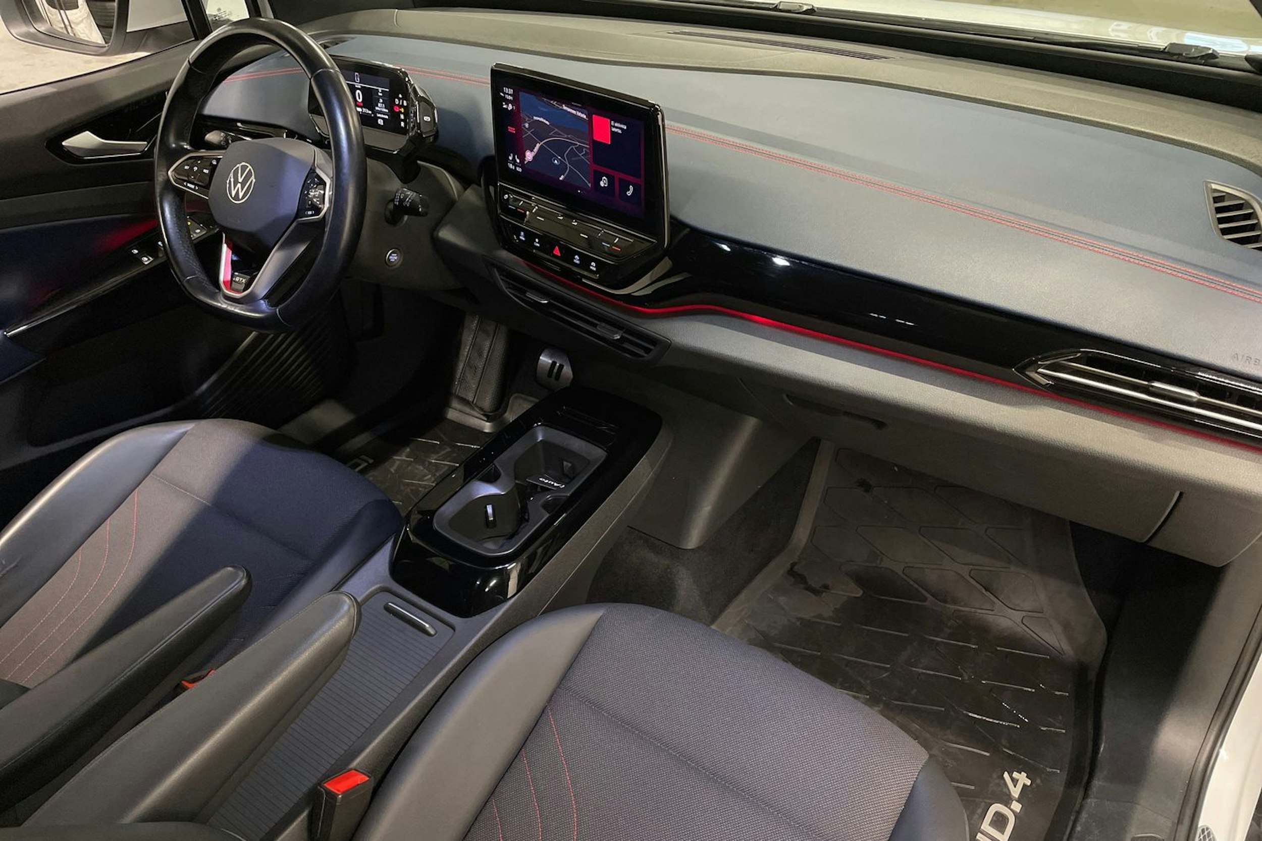 valkoinen Volkswagen ID.4 2022 kuva 31.