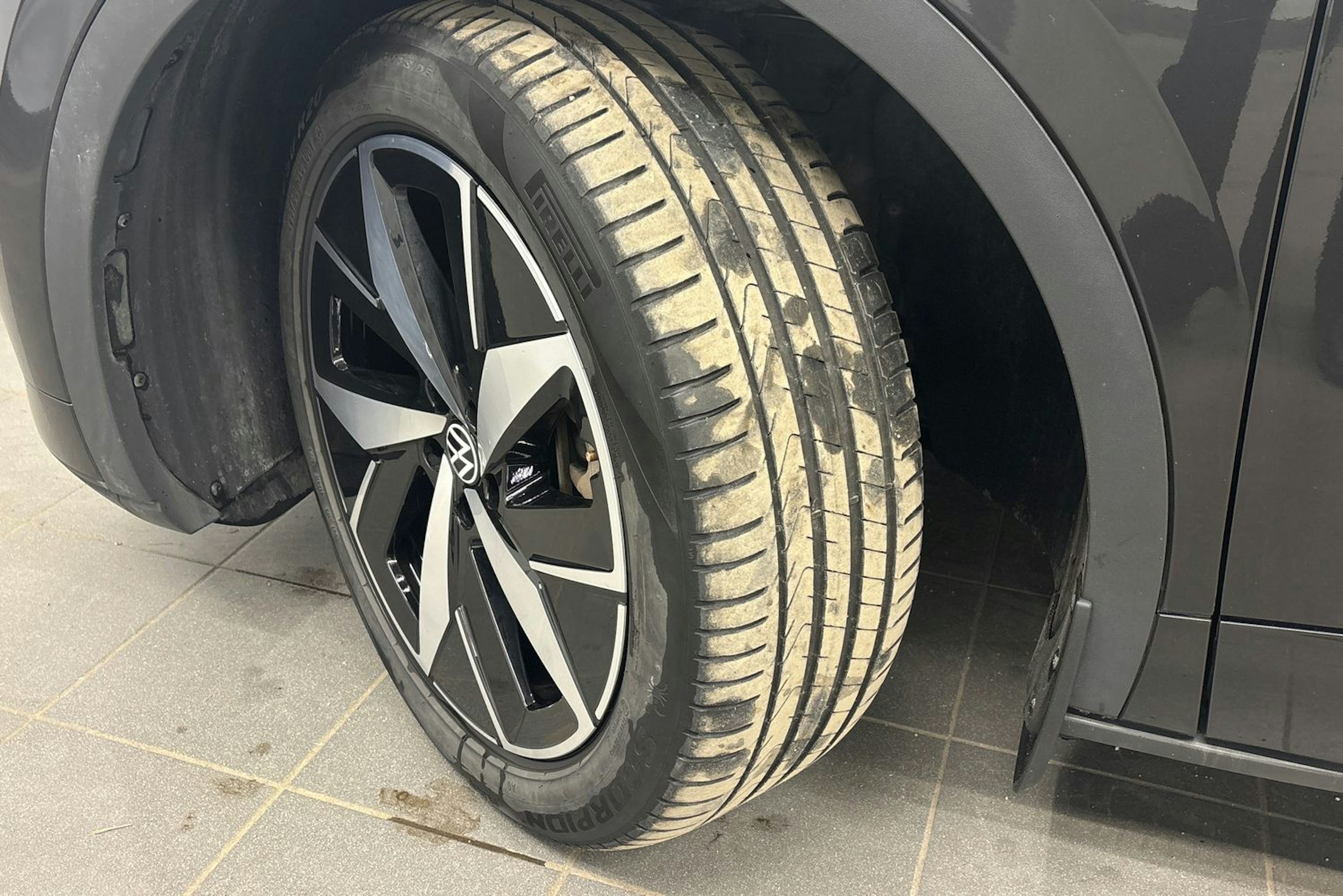 harmaa Volkswagen ID.4 2022 kuva 13.