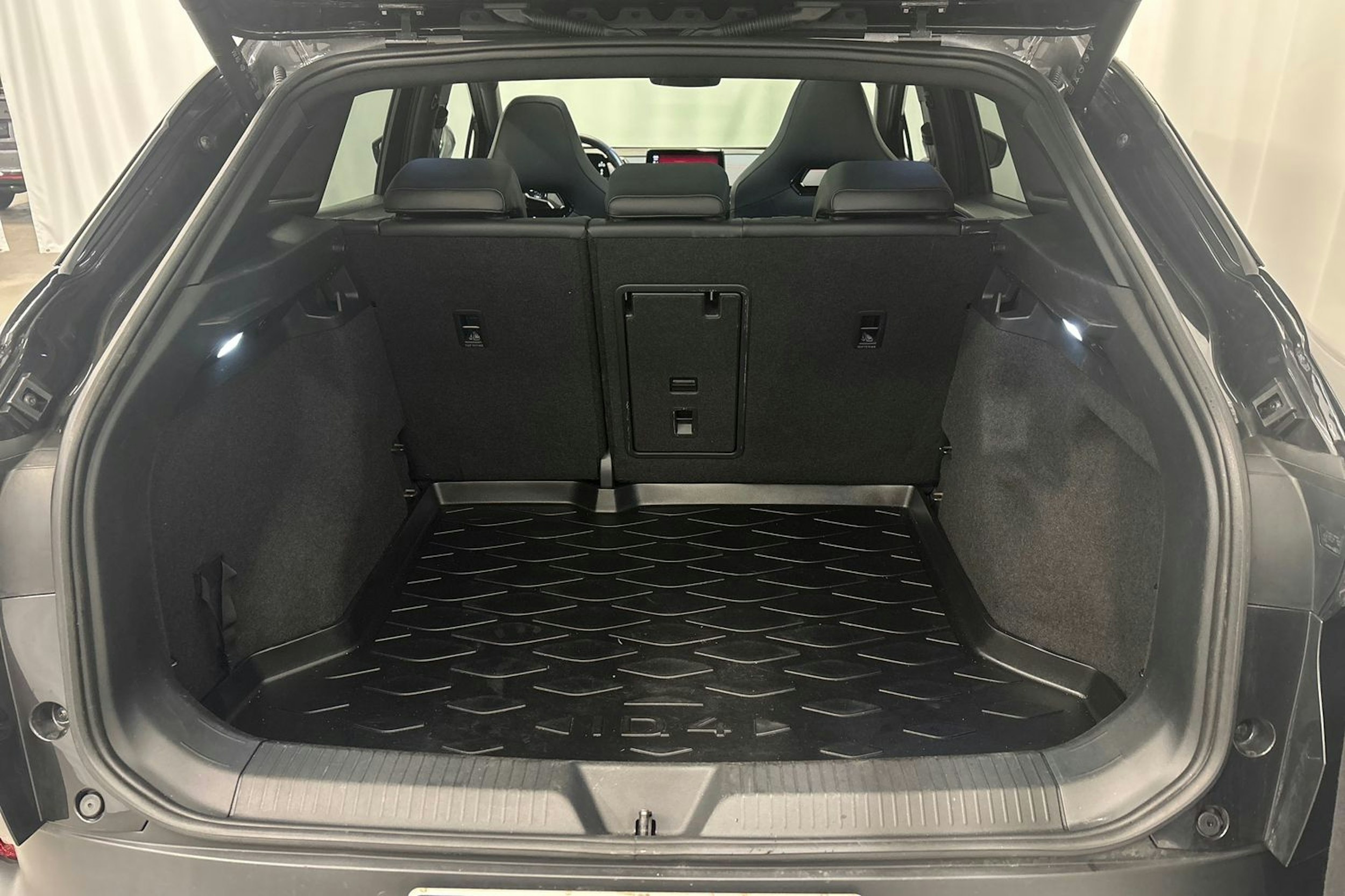 harmaa Volkswagen ID.4 2022 kuva 16.