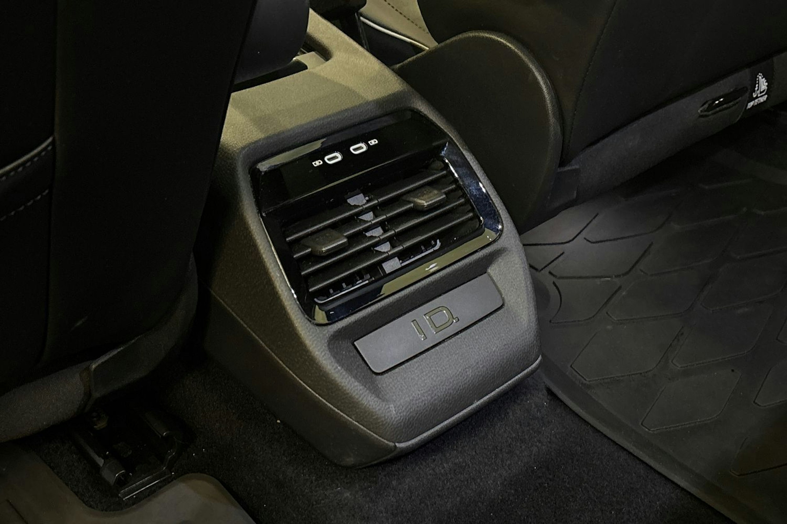 harmaa Volkswagen ID.4 2022 kuva 20.