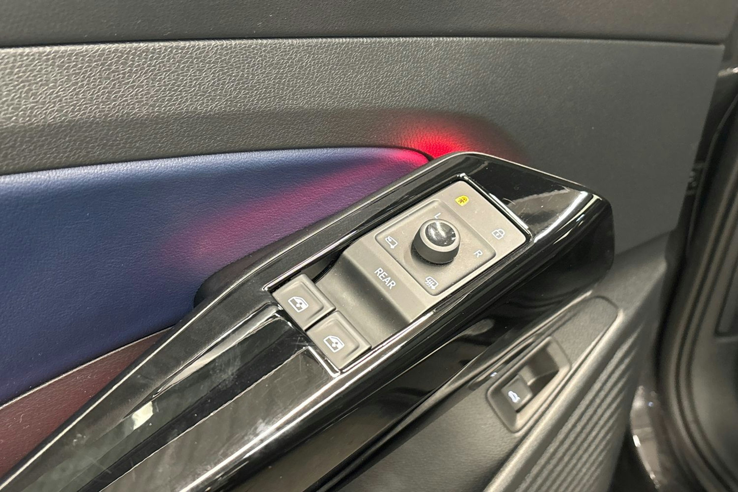 harmaa Volkswagen ID.4 2022 kuva 21.