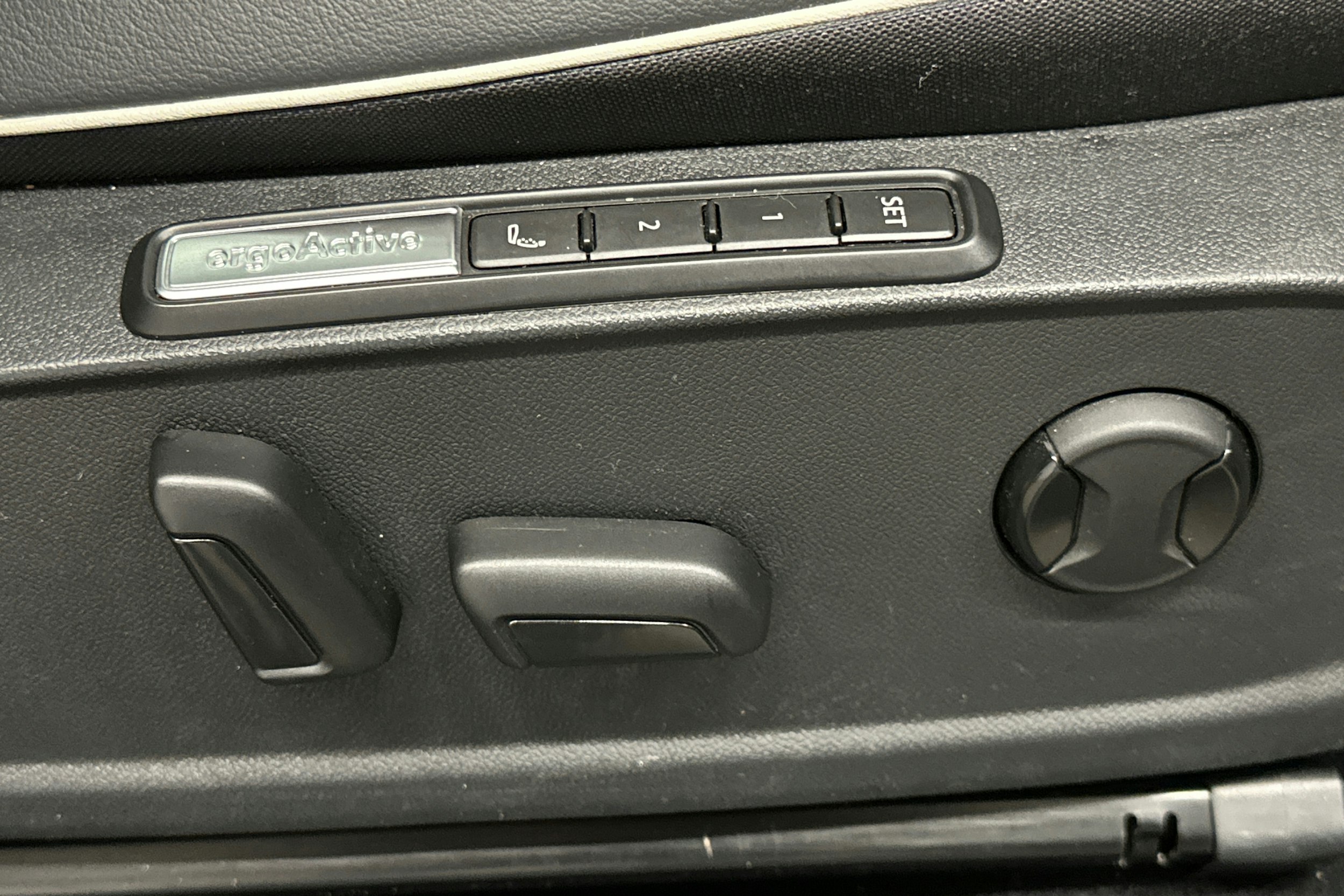 harmaa Volkswagen ID.4 2022 kuva 21.