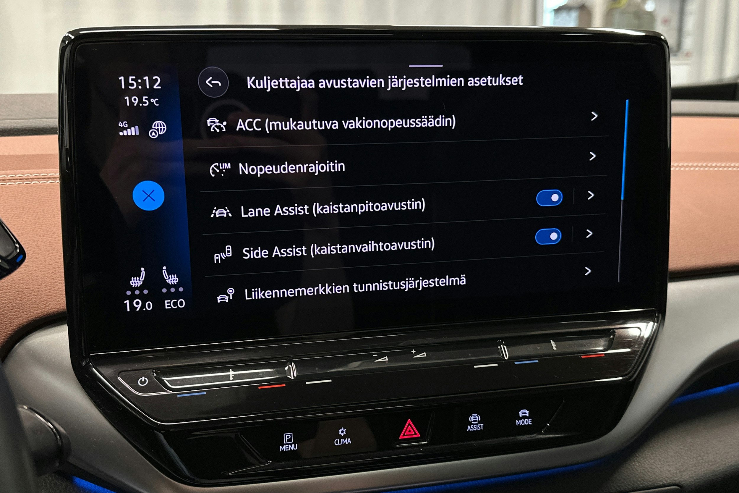 harmaa Volkswagen ID.4 2022 kuva 29.