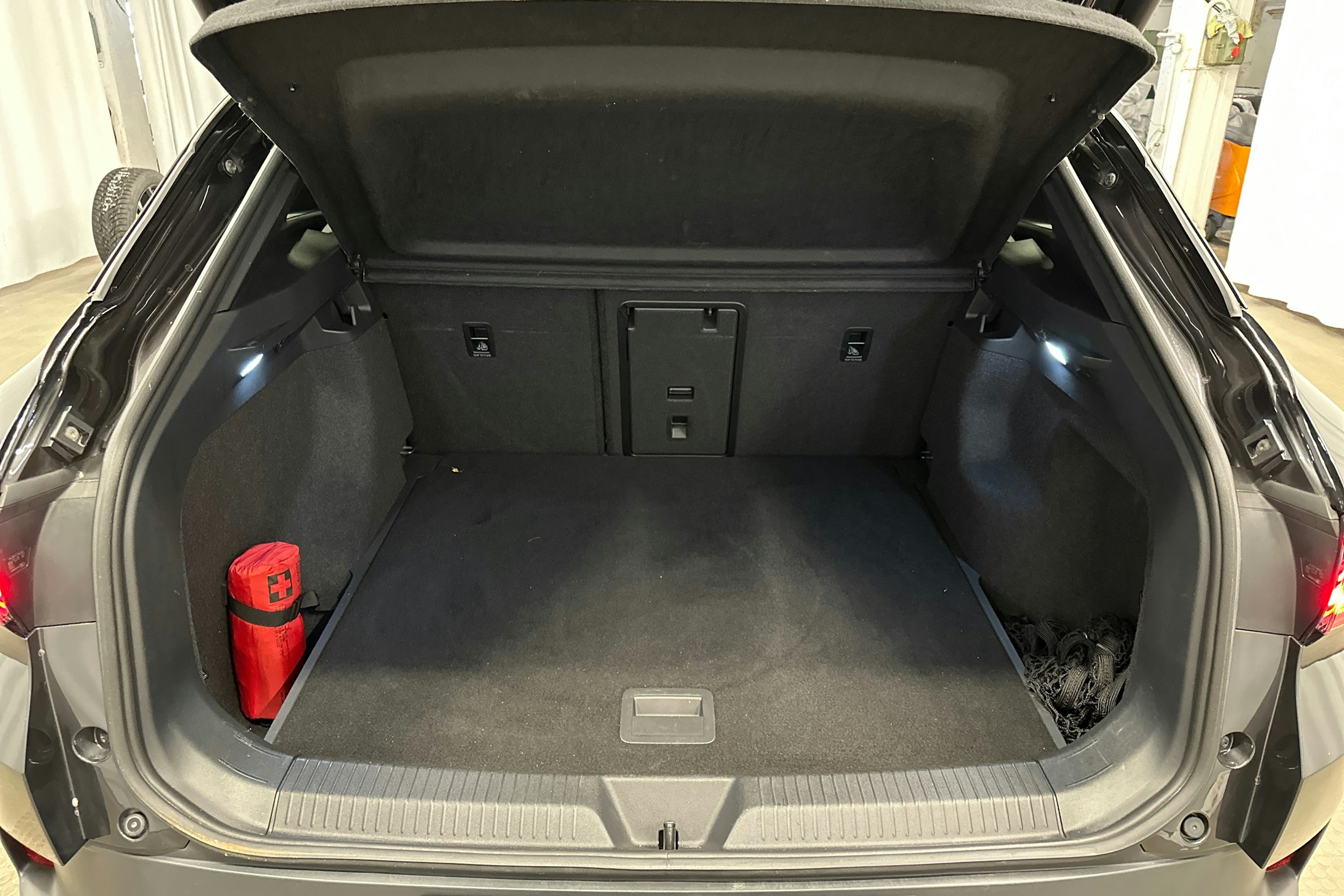 harmaa Volkswagen ID.4 2022 kuva 30.