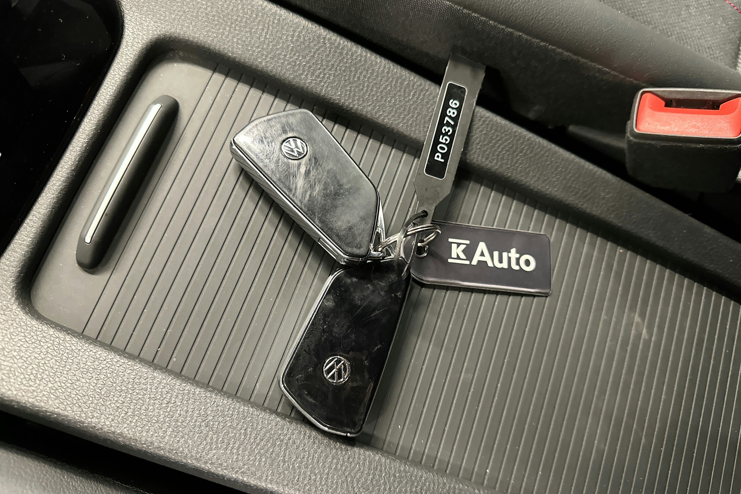 harmaa Volkswagen ID.4 2022 kuva 33.