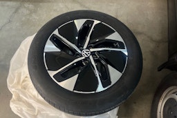 punainen Volkswagen ID.4 2022 kuva 13.