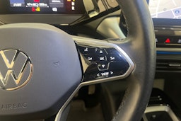 punainen Volkswagen ID.4 2022 kuva 17.