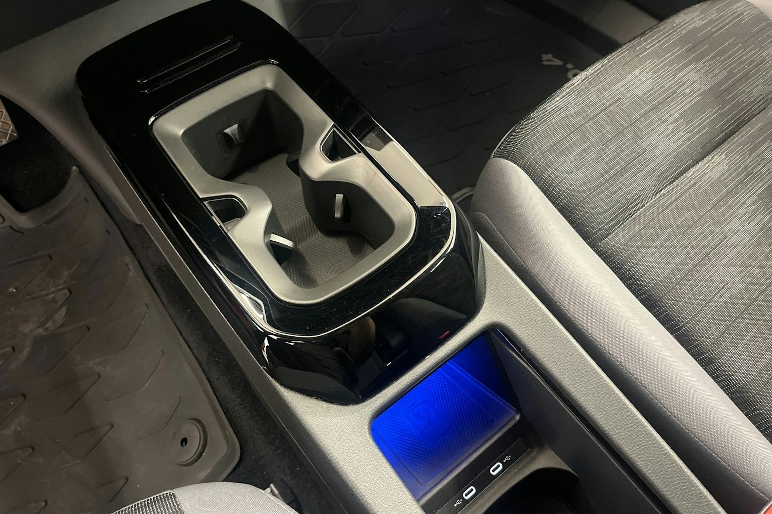 punainen Volkswagen ID.4 2022 kuva 20.