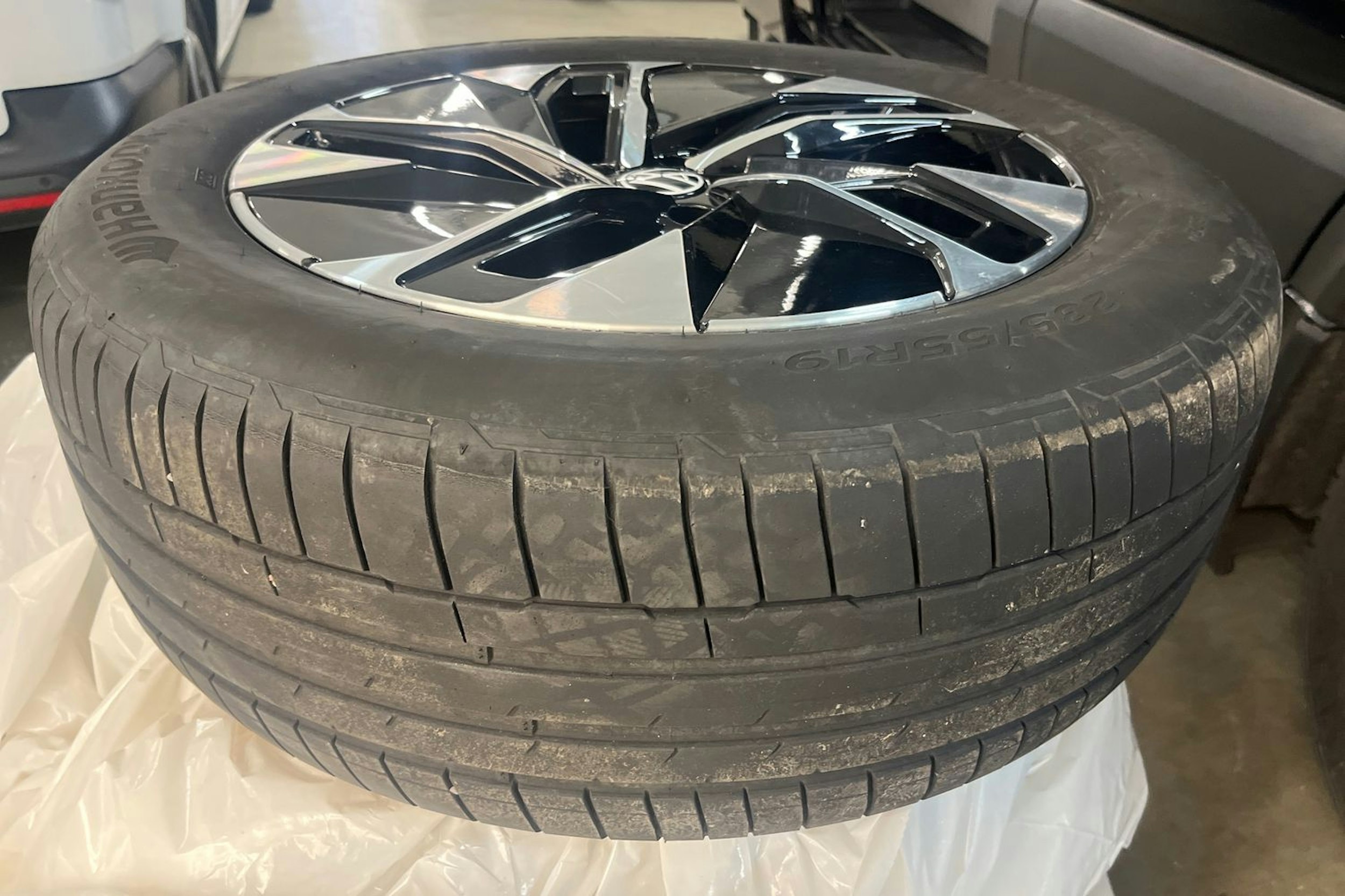 punainen Volkswagen ID.4 2022 kuva 23.