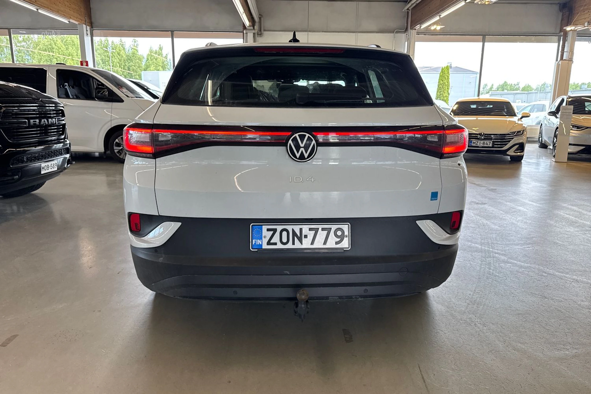 valkoinen Volkswagen ID.4 2022 kuva 6.