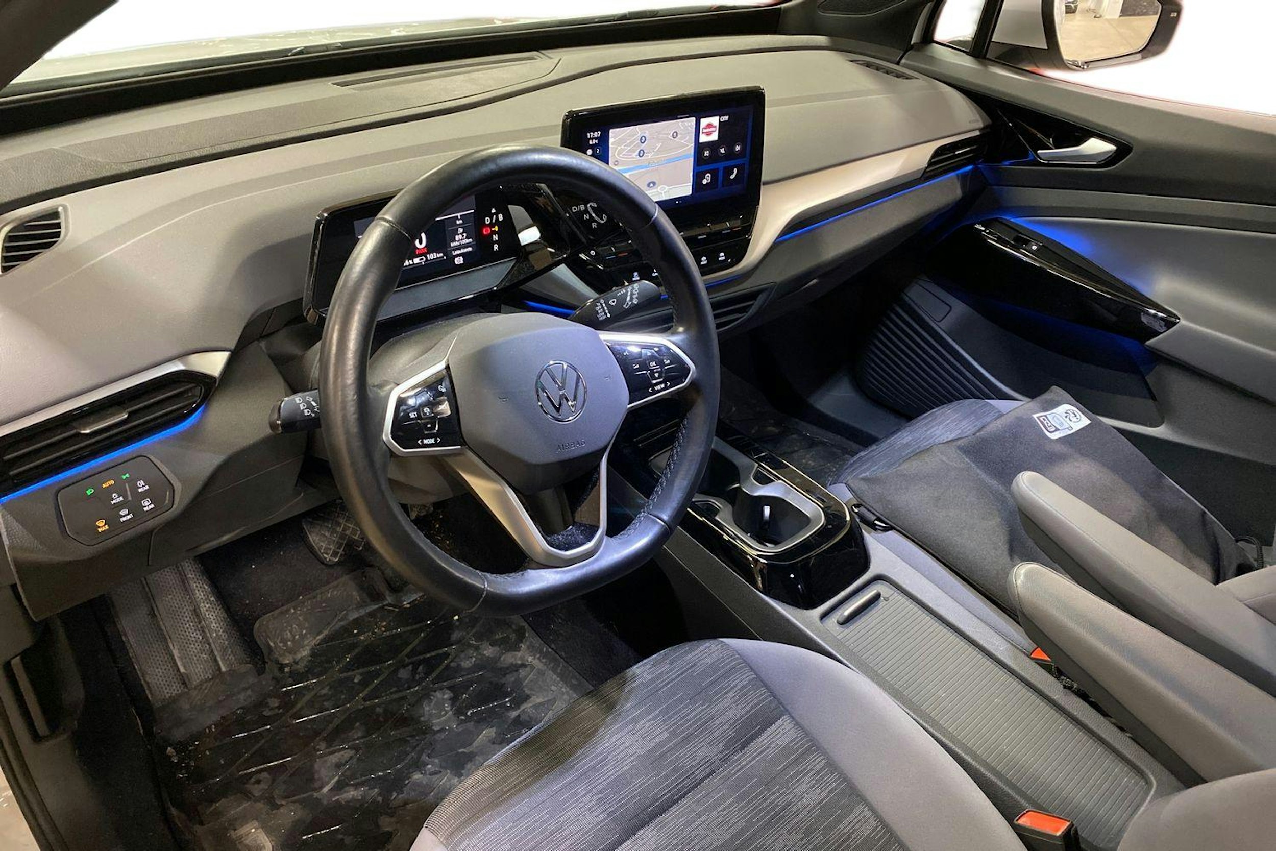 valkoinen Volkswagen ID.4 2022 kuva 3.