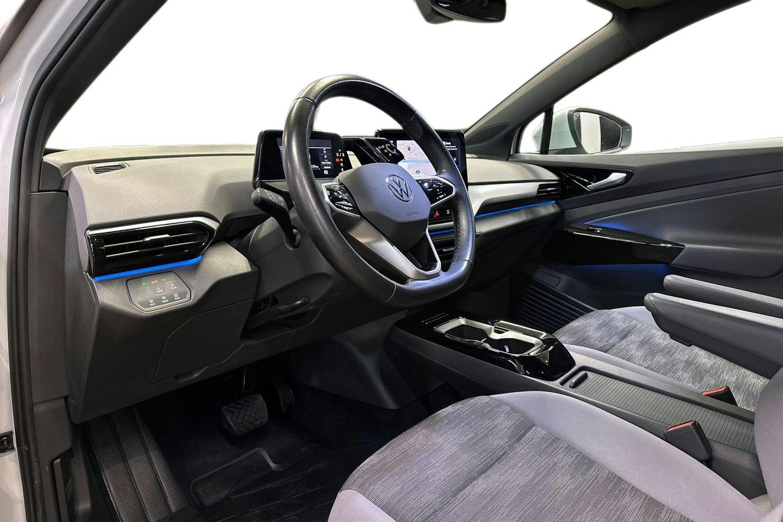 valkoinen Volkswagen ID.4 2022 kuva 7.