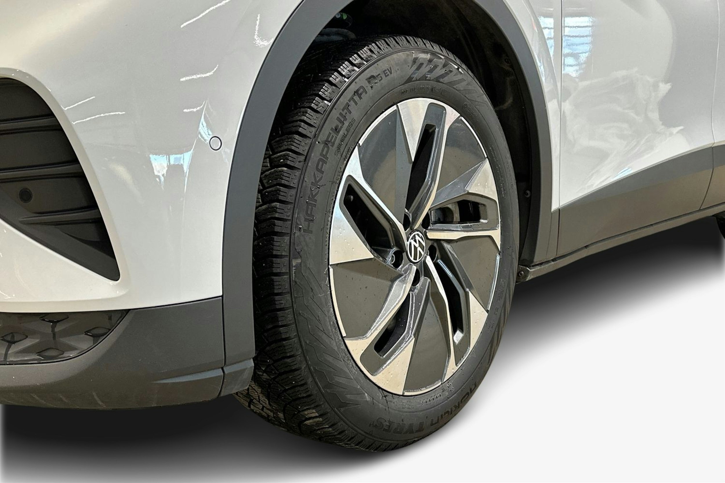 valkoinen Volkswagen ID.4 2022 kuva 11.