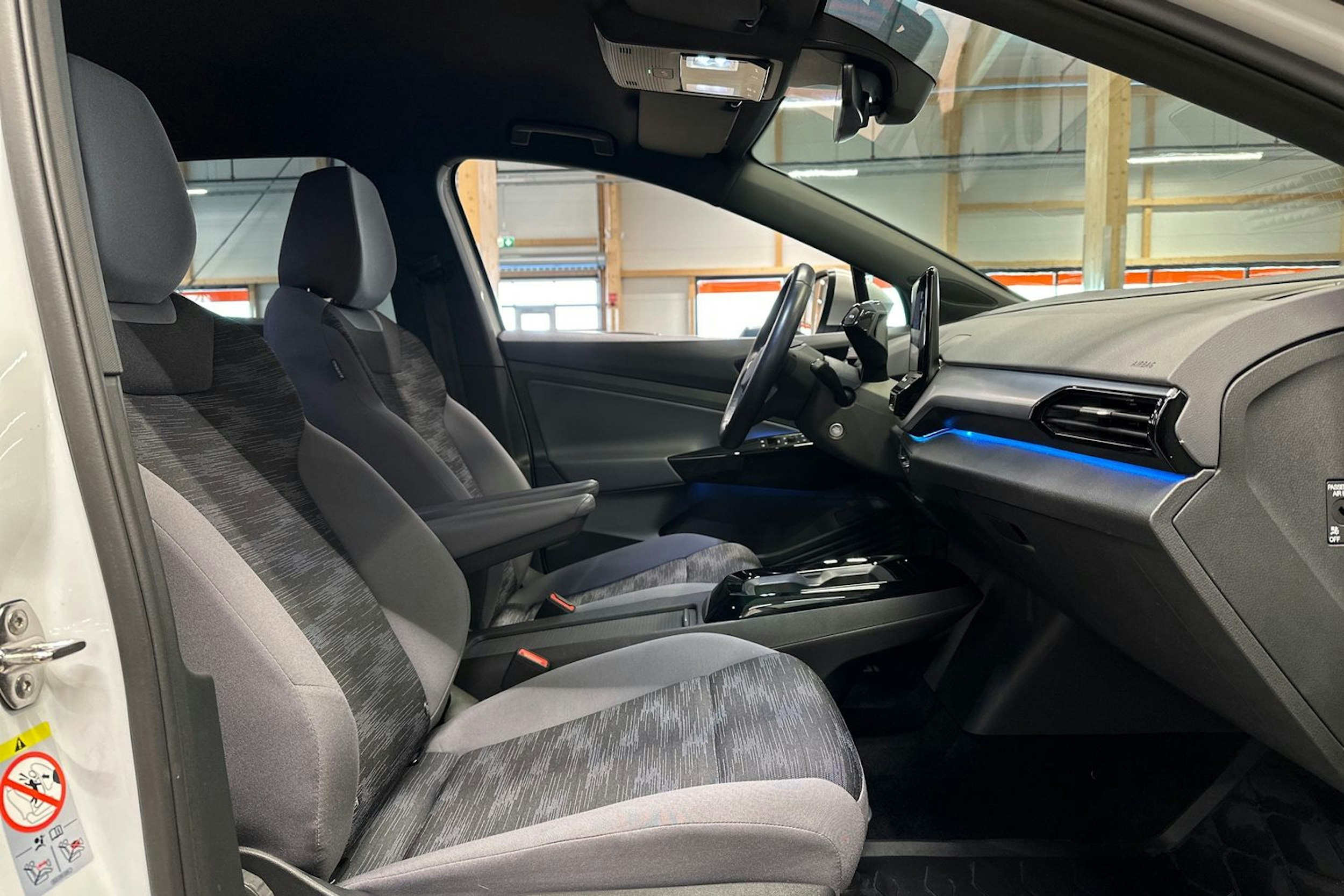 valkoinen Volkswagen ID.4 2022 kuva 14.