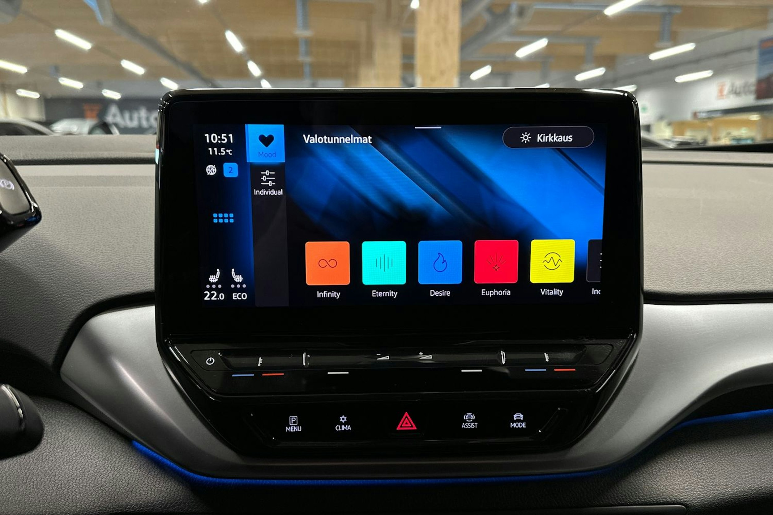 valkoinen Volkswagen ID.4 2022 kuva 18.