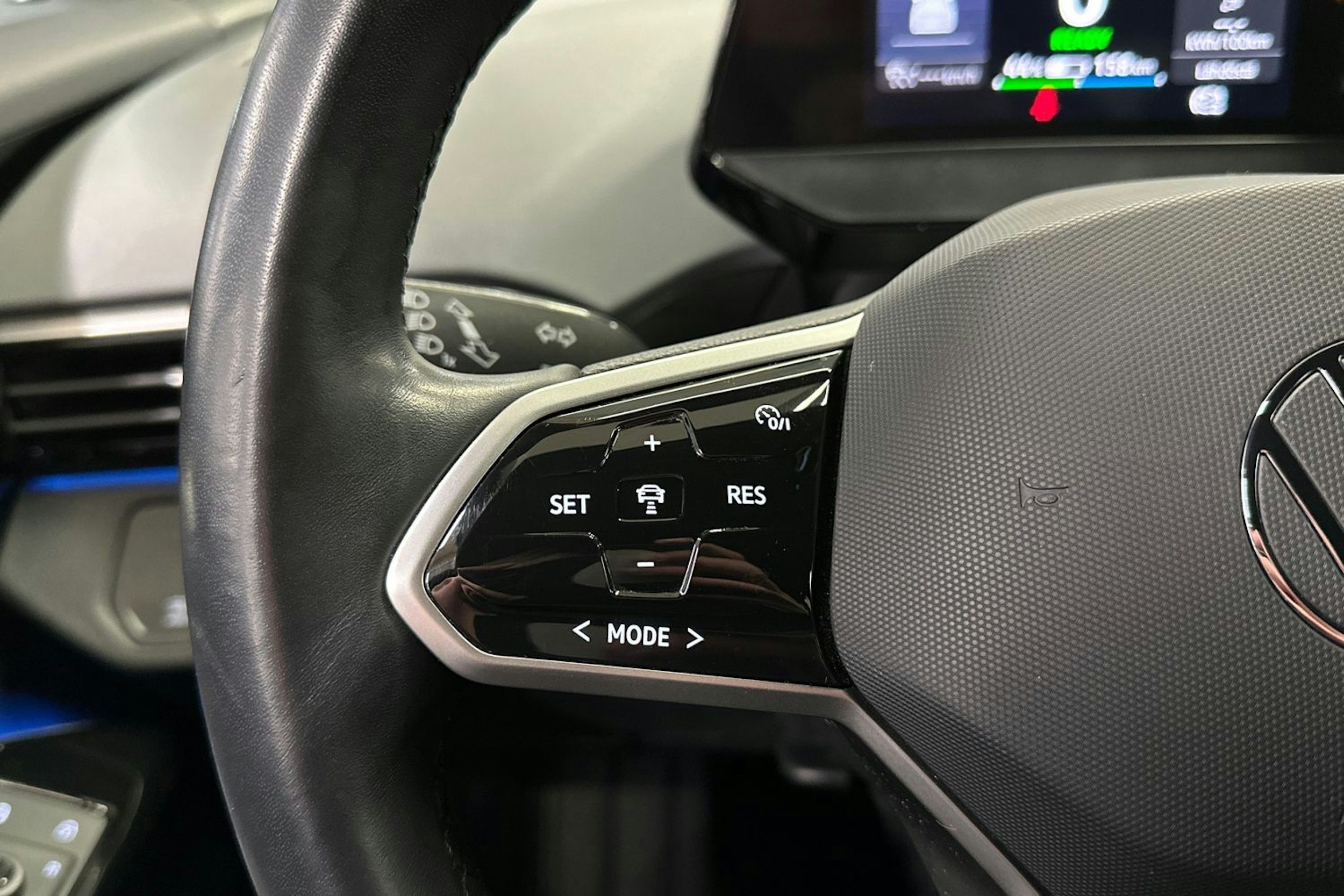 valkoinen Volkswagen ID.4 2022 kuva 24.