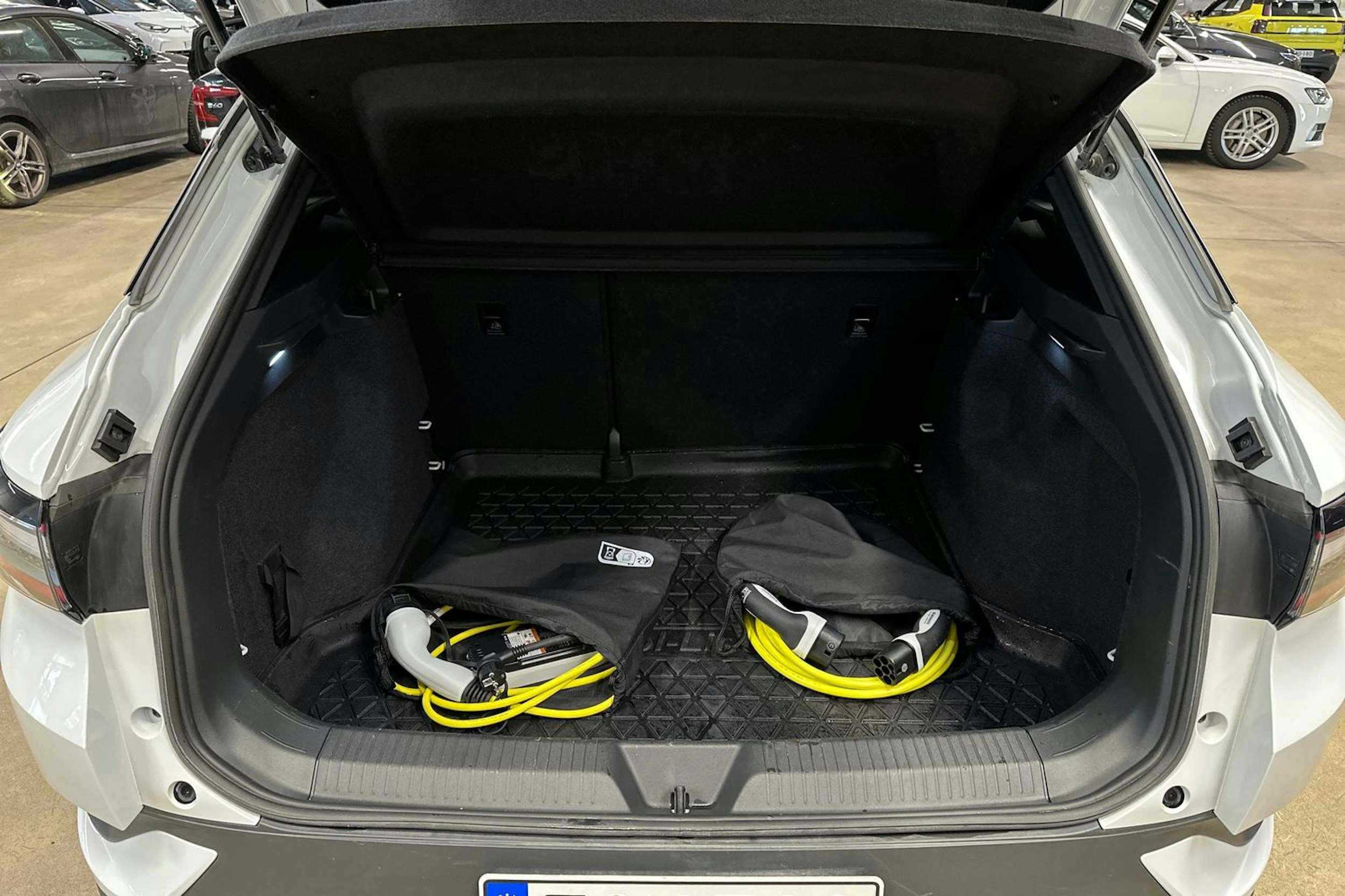 valkoinen Volkswagen ID.4 2022 kuva 28.