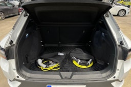 valkoinen Volkswagen ID.4 2022 kuva 28.