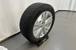 harmaa Volkswagen ID.4 2022 kuva 10.