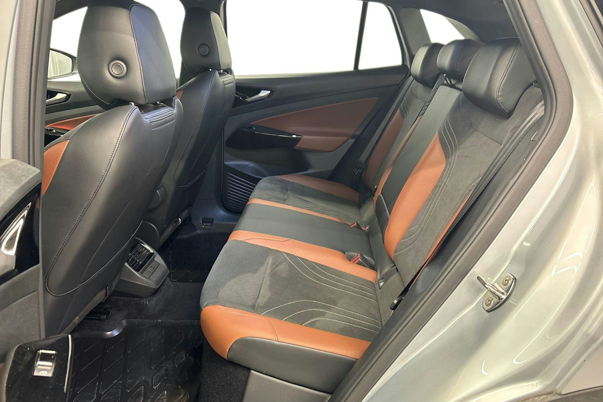 harmaa Volkswagen ID.4 2022 kuva 10.