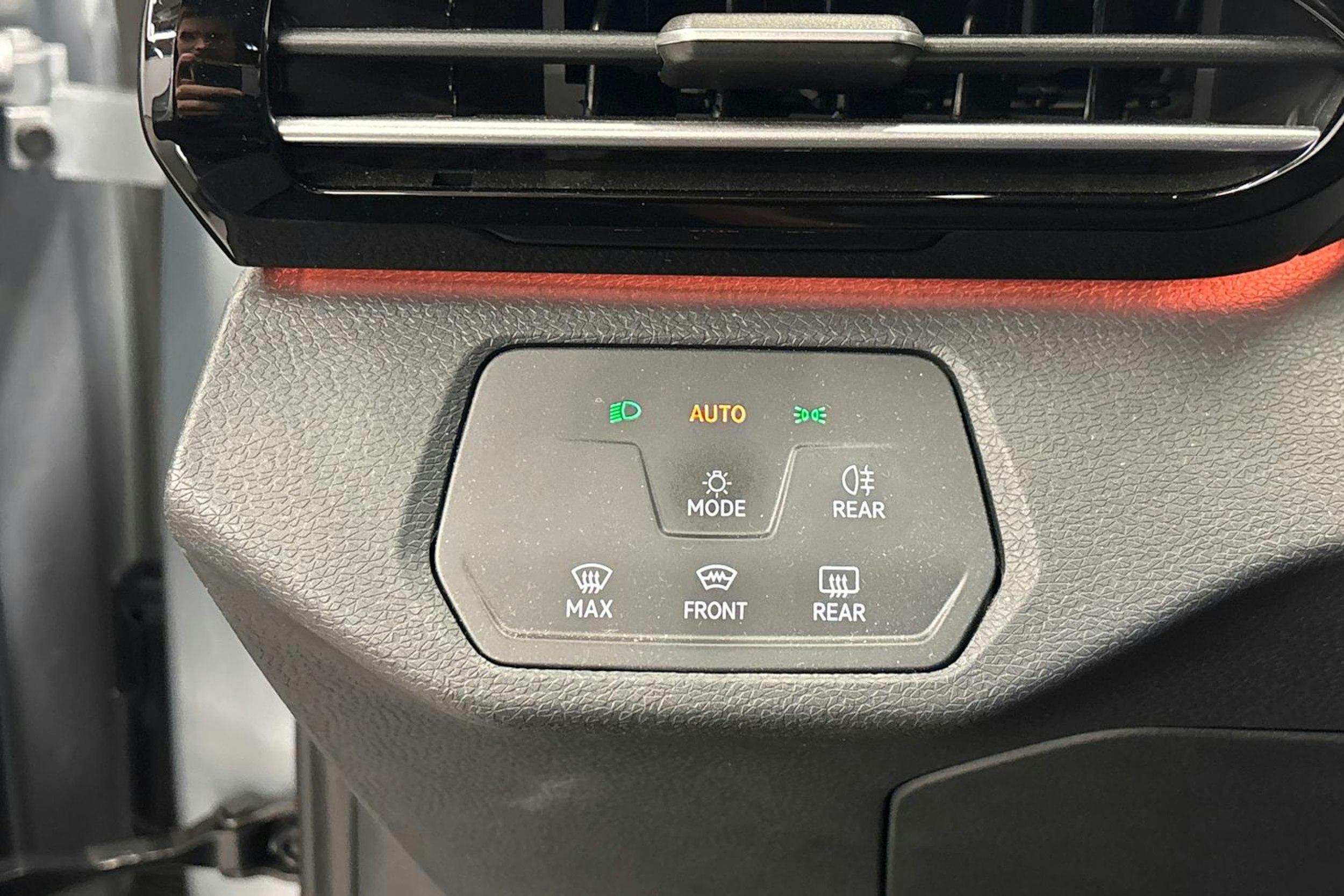 harmaa Volkswagen ID.4 2022 kuva 19.