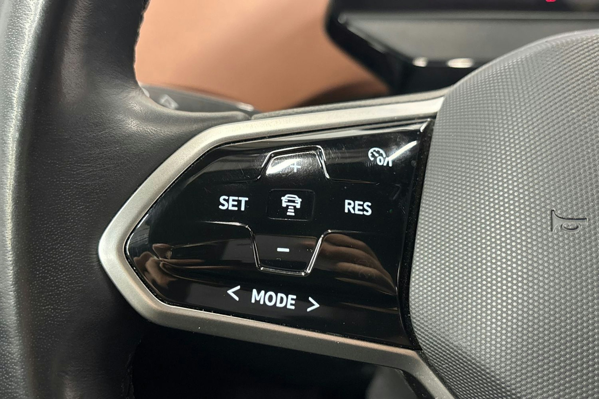 harmaa Volkswagen ID.4 2022 kuva 20.