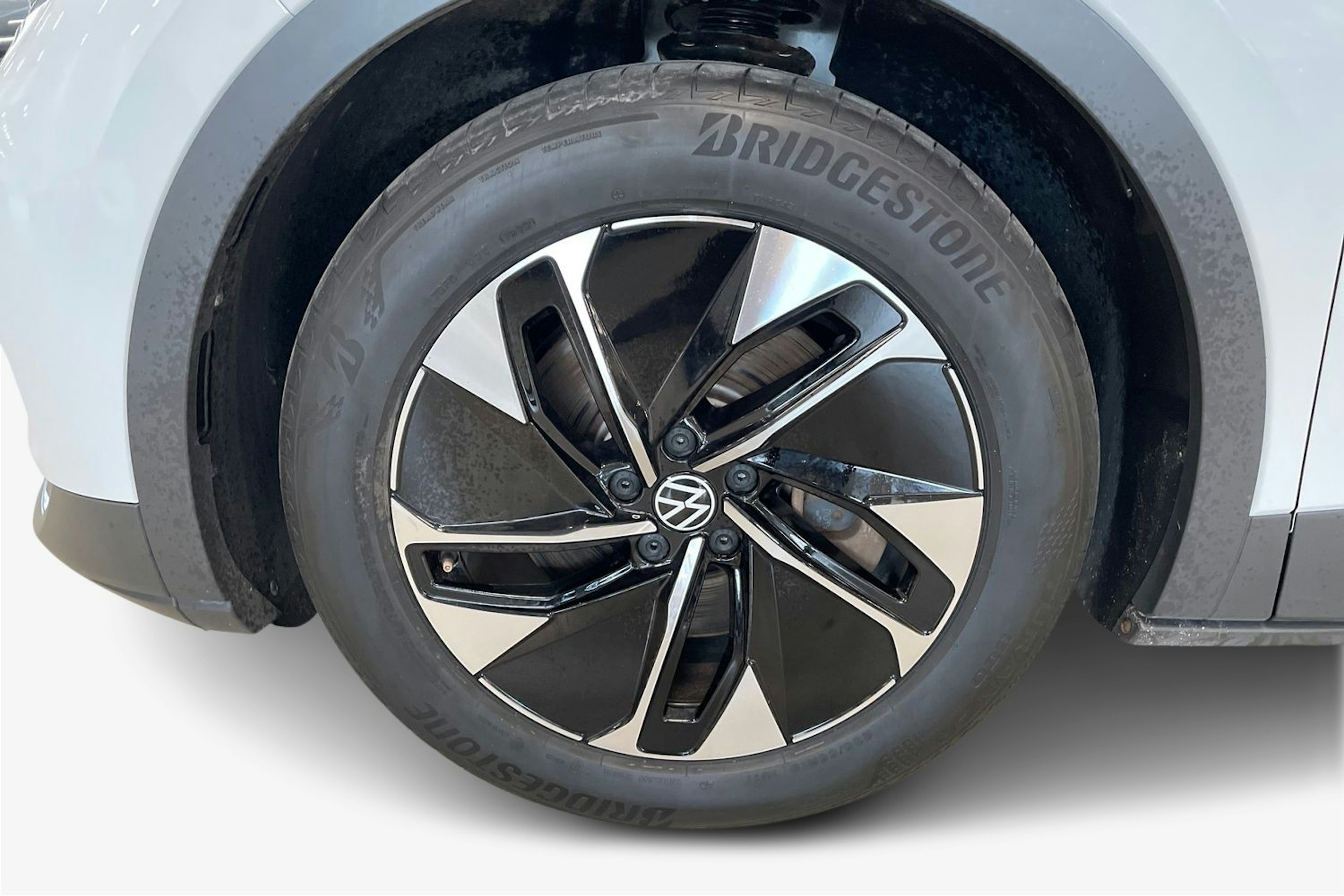 valkoinen Volkswagen ID.4 2022 kuva 11.