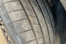 valkoinen Volkswagen ID.4 2022 kuva 13.