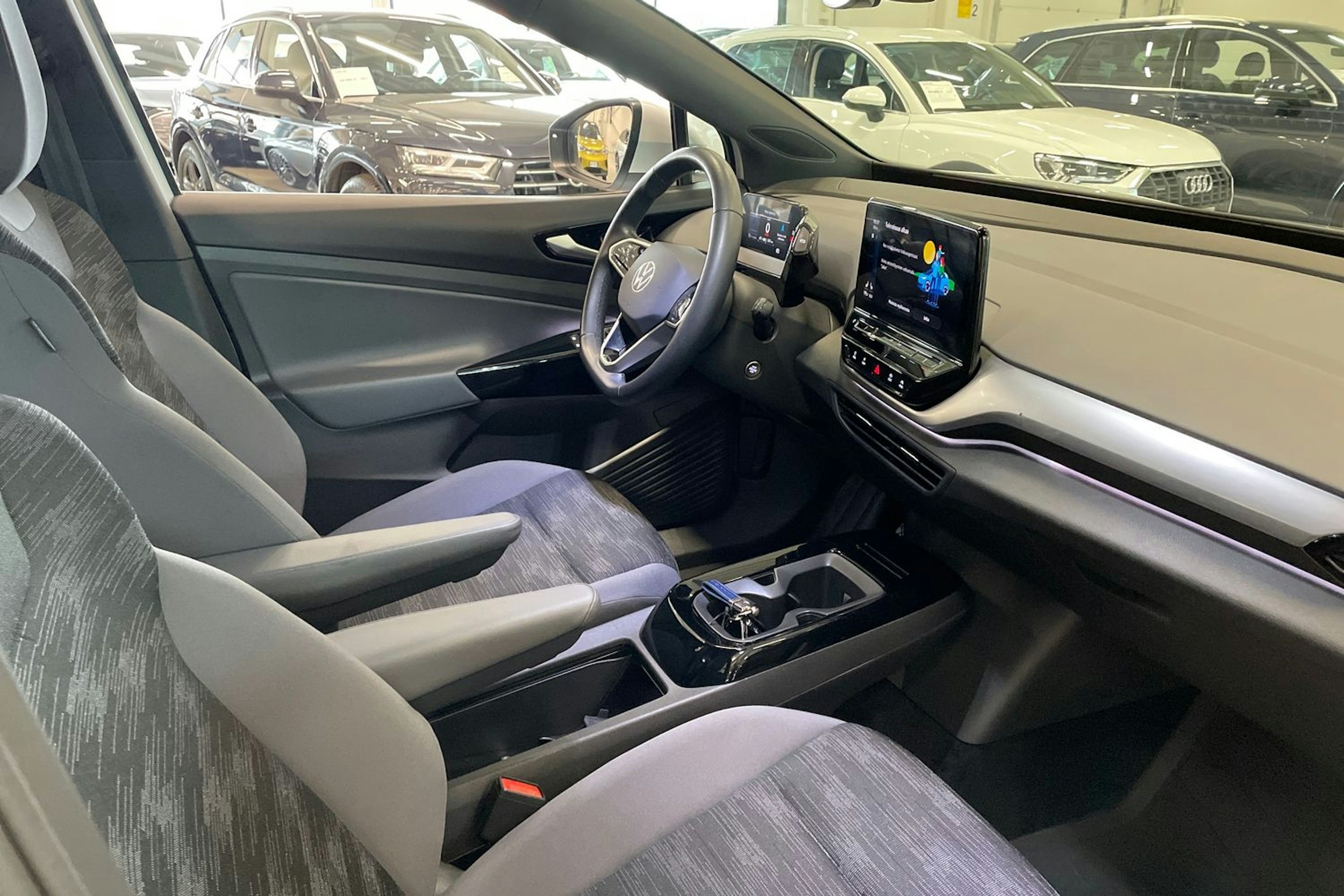 valkoinen Volkswagen ID.4 2022 kuva 15.