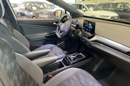 valkoinen Volkswagen ID.4 2022 kuva 15.